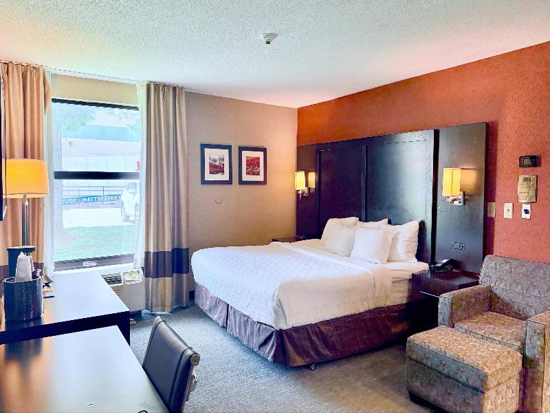 Clarion Inn & Suites Evansville image