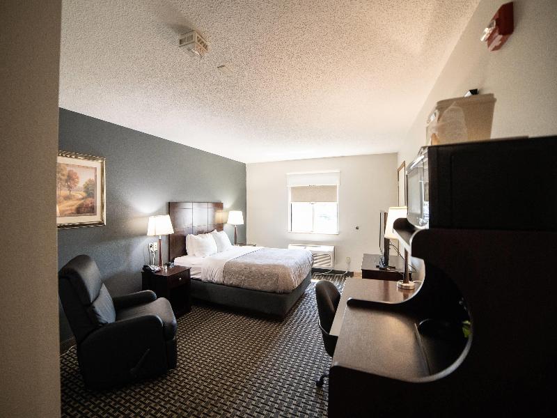 Quality InnSuites Watertown Prairie Lakes IceArena image