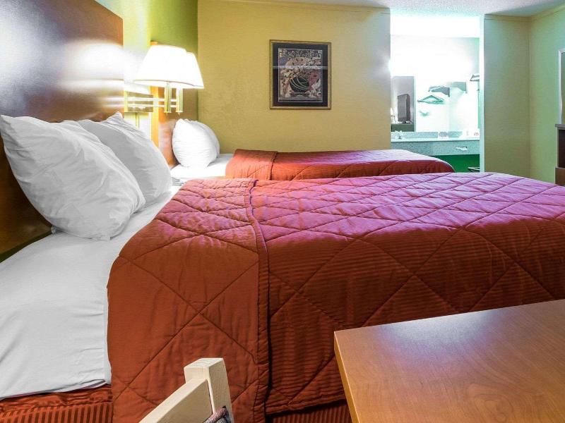 Econo Lodge Franklin South image