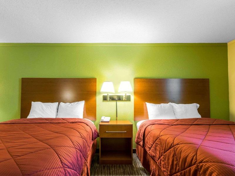 Econo Lodge Franklin South image