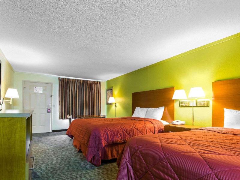 Econo Lodge Franklin South image