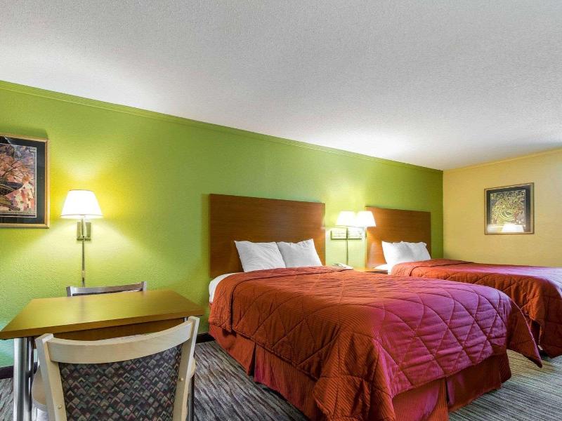 Econo Lodge Franklin South image