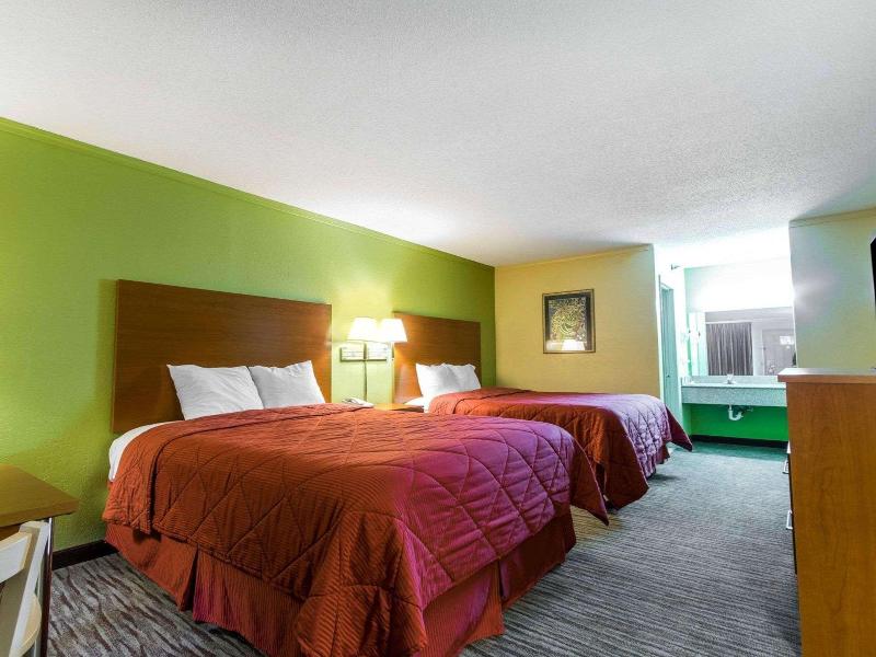 Econo Lodge Franklin South image