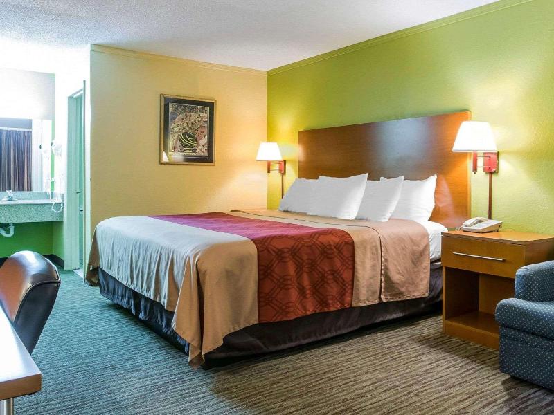 Econo Lodge Franklin South image