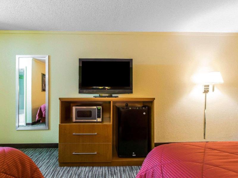 Econo Lodge Franklin South image