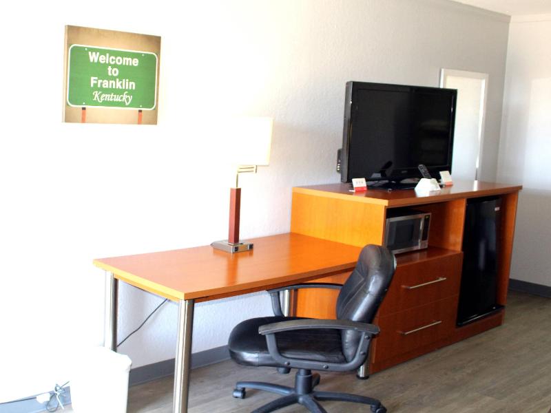 Econo Lodge Franklin South image