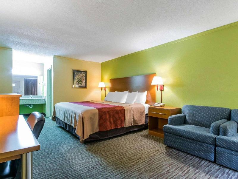 Econo Lodge Franklin South image