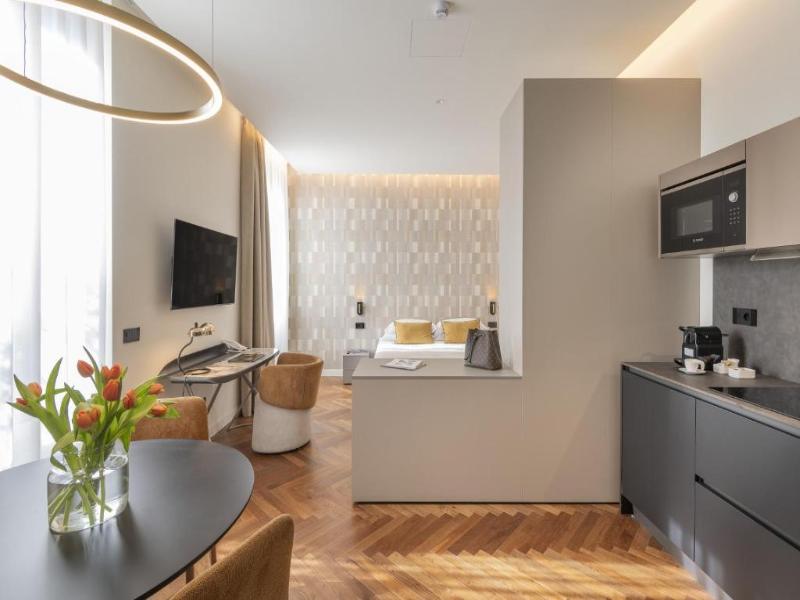 Pierre Milano Hotel image
