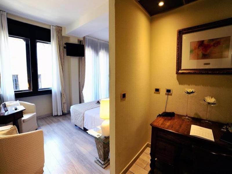 Pierre Milano Hotel image