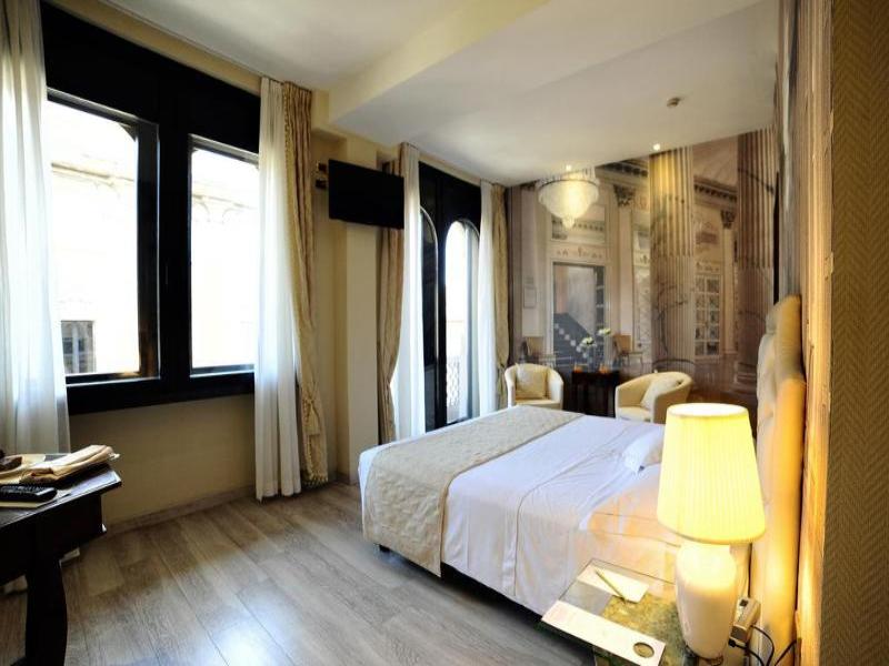 Pierre Milano Hotel image