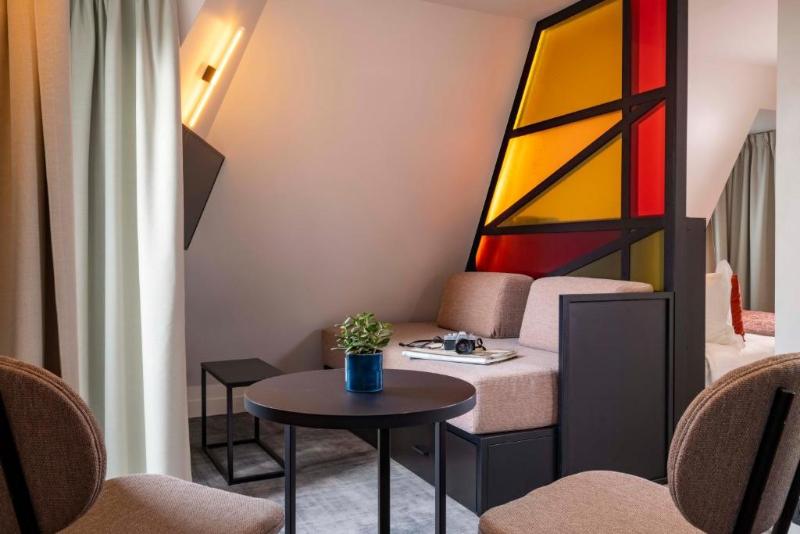 Hotel Le 12 image