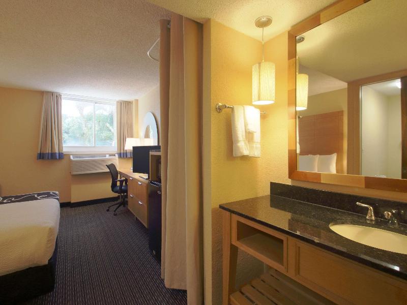 La Quinta by Wyndham Deerfield Beach I-95 image
