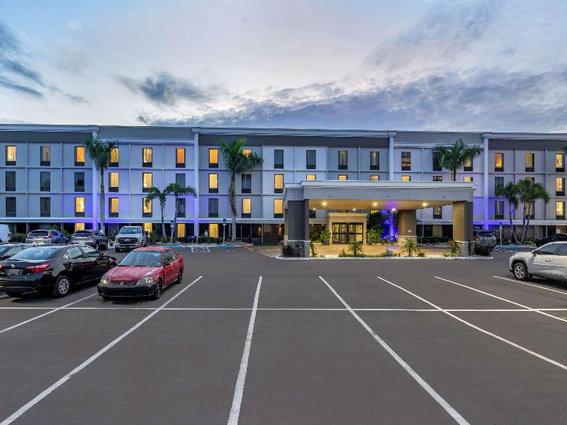 Comfort Inn & Suites Clearwater Pinellas Park image