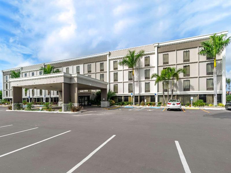 Comfort Inn & Suites Clearwater Pinellas Park image