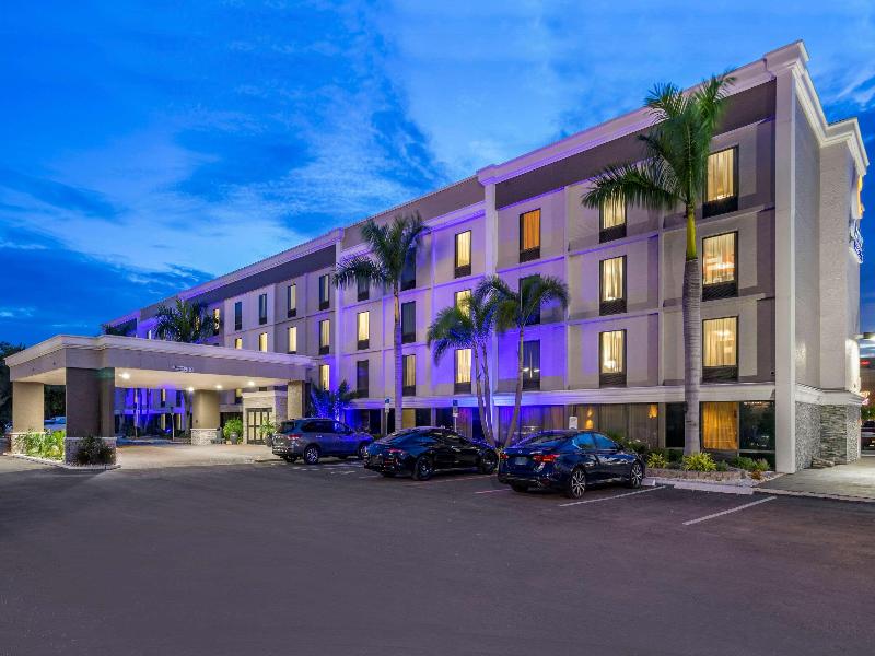Comfort Inn & Suites Clearwater Pinellas Park image