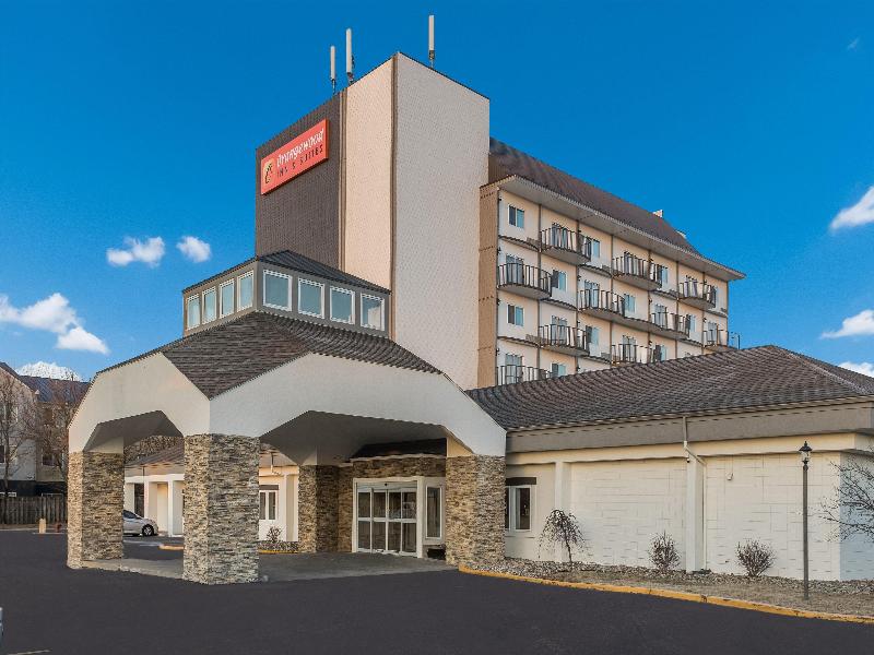 Orangewood Inn & Suites Kansas City Airport image