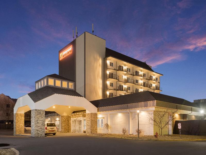 Orangewood Inn & Suites Kansas City Airport image