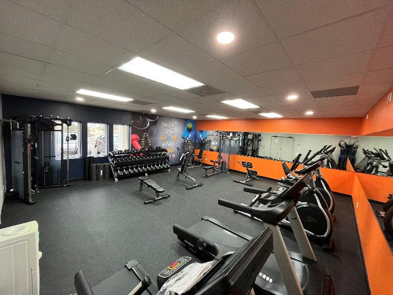 Orangewood Inn & Suites Kansas City Airport image