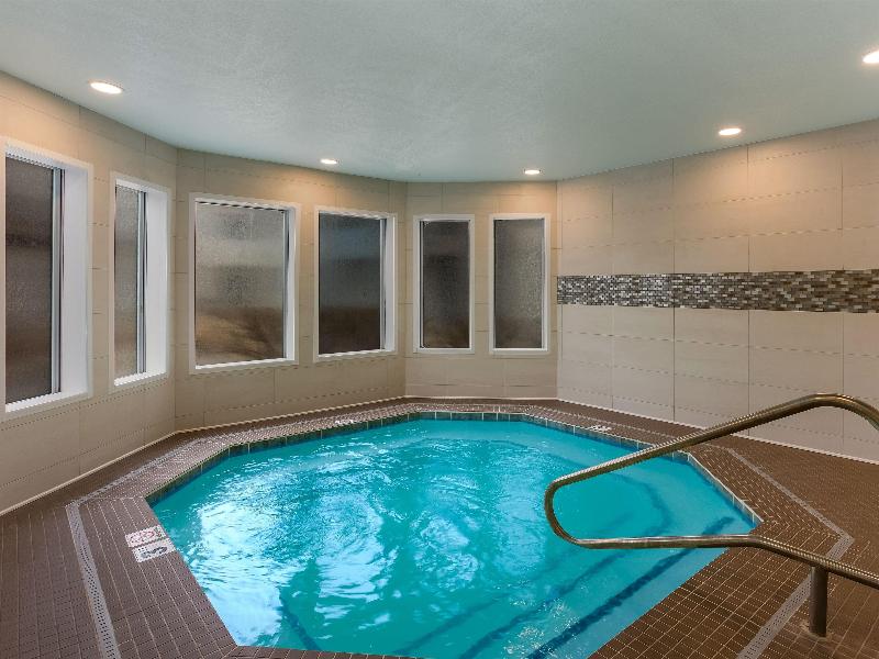 Orangewood Inn & Suites Kansas City Airport image