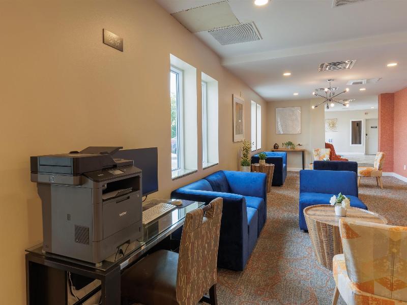 Orangewood Inn & Suites Kansas City Airport image