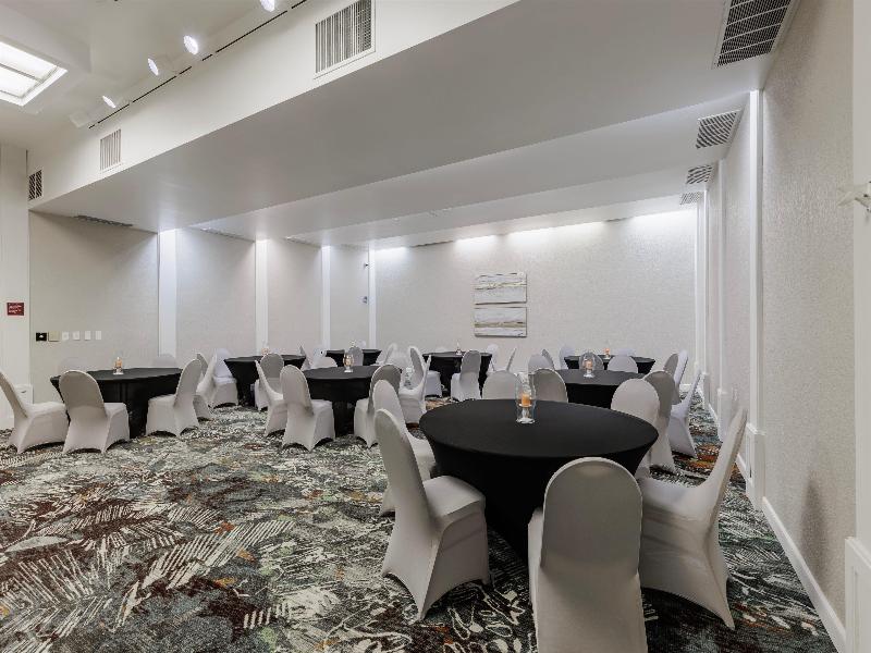 Orangewood Inn & Suites Kansas City Airport image