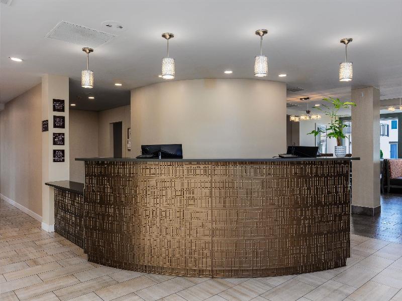Orangewood Inn & Suites Kansas City Airport image