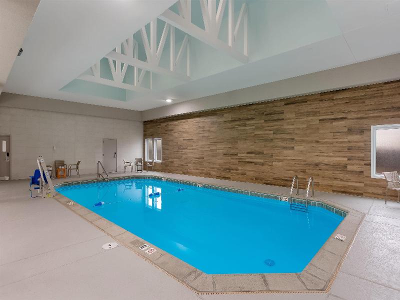 Orangewood Inn & Suites Kansas City Airport image