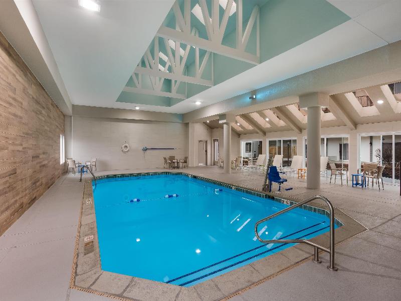 Orangewood Inn & Suites Kansas City Airport image