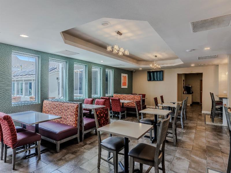 Orangewood Inn & Suites Kansas City Airport image
