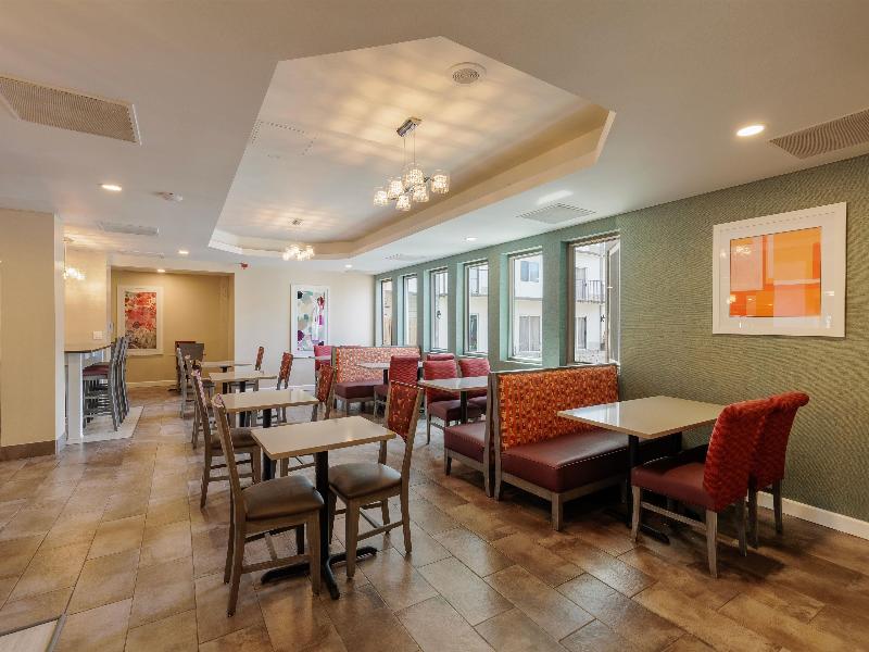 Orangewood Inn & Suites Kansas City Airport image