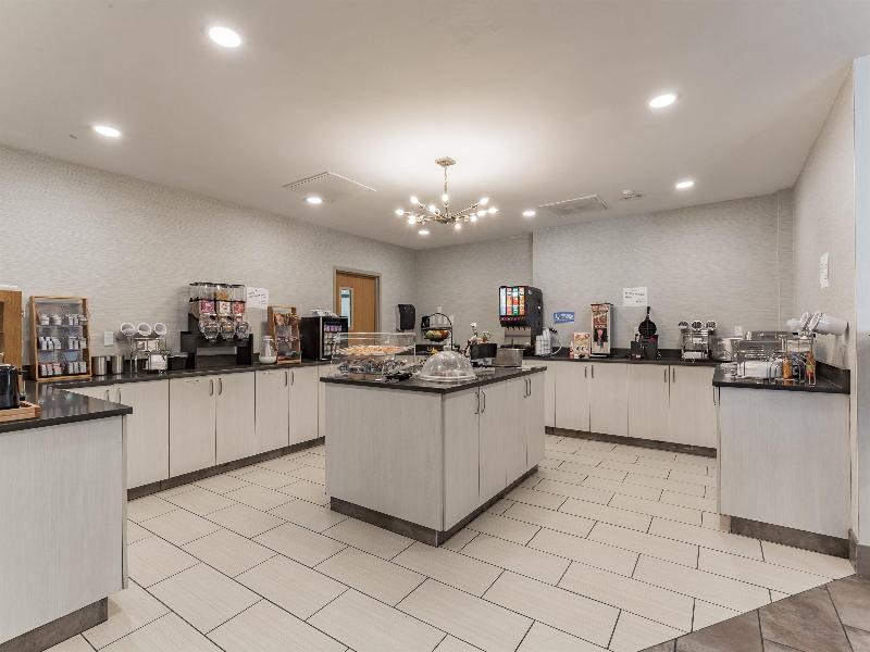 Orangewood Inn & Suites Kansas City Airport image