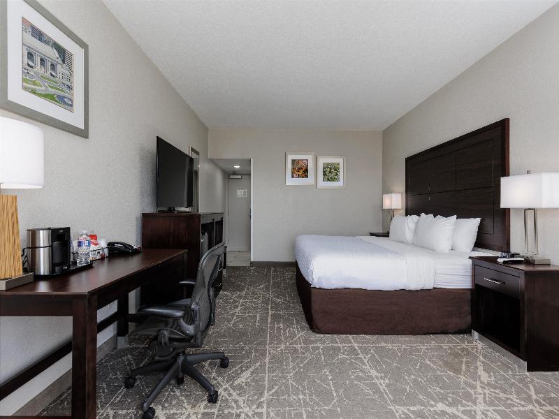 Orangewood Inn & Suites Kansas City Airport image