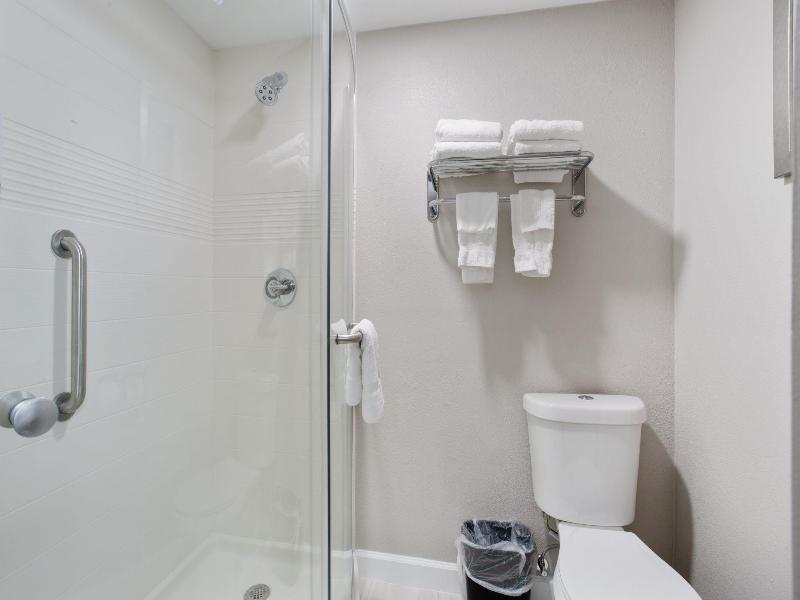 Orangewood Inn & Suites Kansas City Airport image