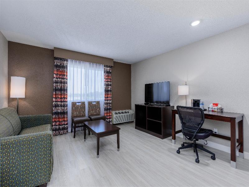 Orangewood Inn & Suites Kansas City Airport image