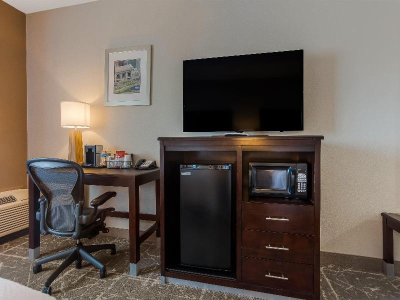 Orangewood Inn & Suites Kansas City Airport image