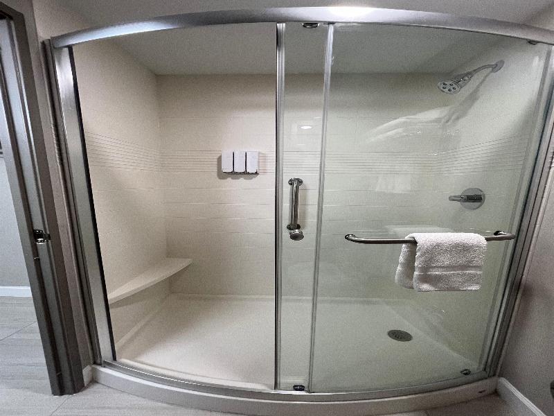 Orangewood Inn & Suites Kansas City Airport image