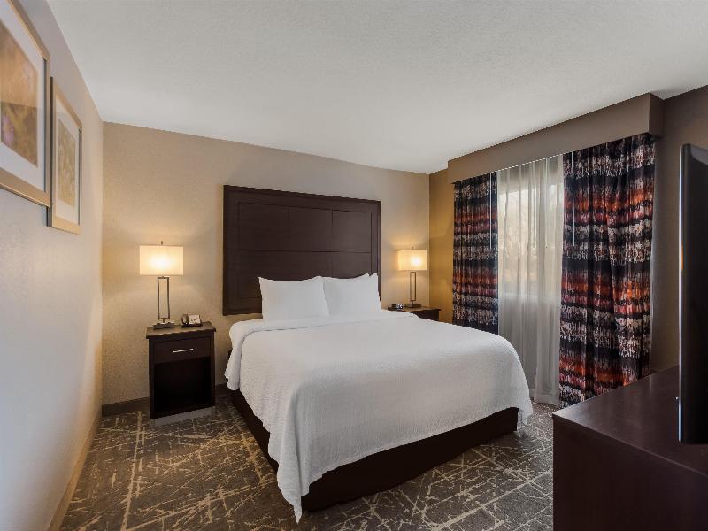 Orangewood Inn & Suites Kansas City Airport image