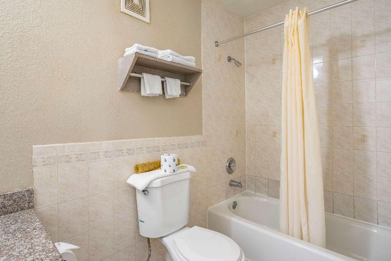 Rodeway Inn Clearwater-Largo image