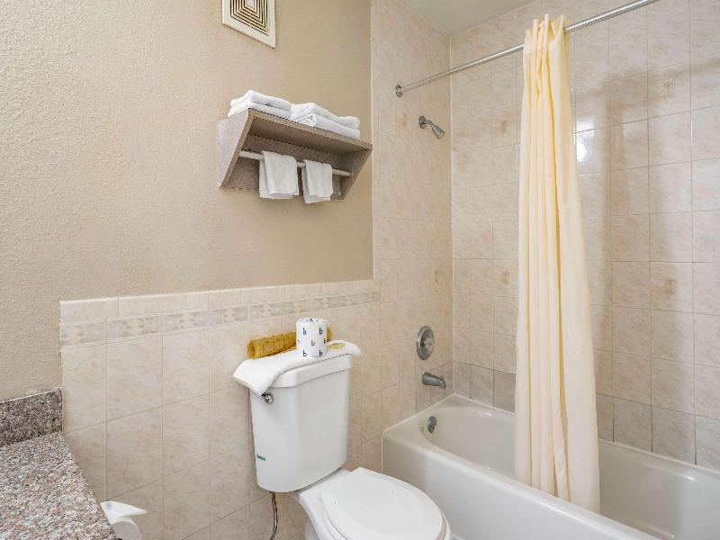 Rodeway Inn Clearwater-Largo image