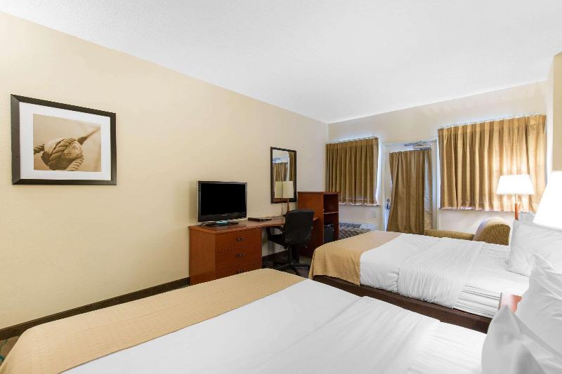 Gateway Hotel & Suites, Ascend Hotel Collection