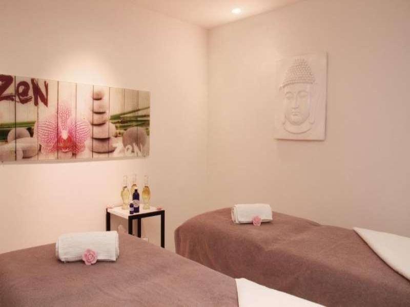 Le Cesar Hotel image