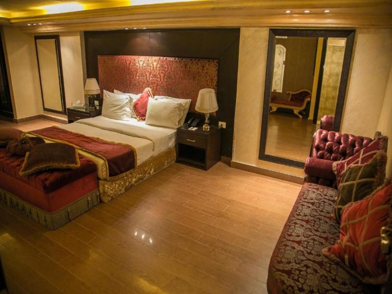 Queens Suite Hotel image