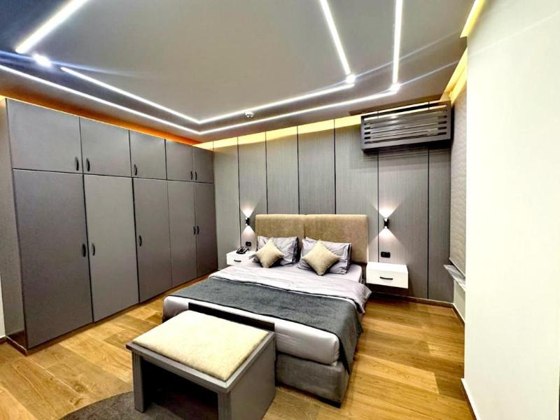 Queens Suite Hotel image