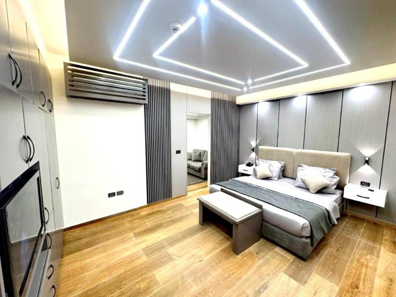 Queens Suite Hotel image