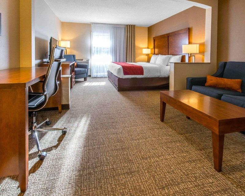 Comfort Inn & Suites Erie Area