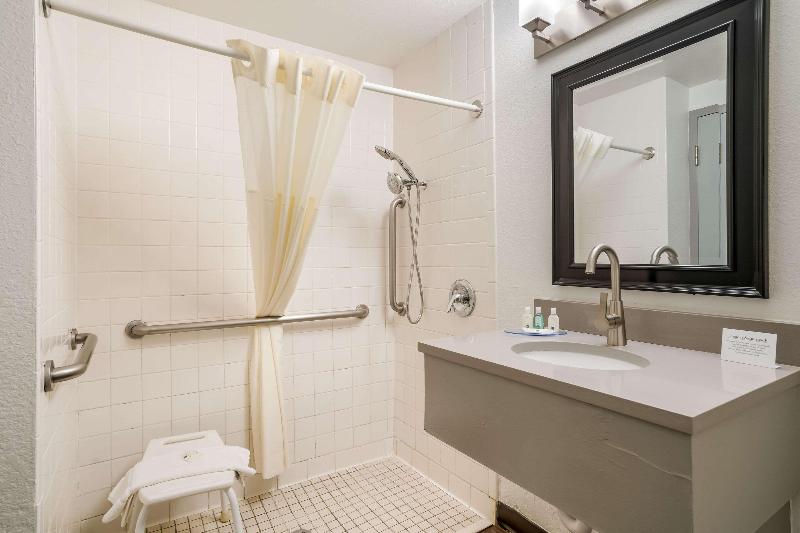 Quality Inn Jacksonville near Camp Lejeune image