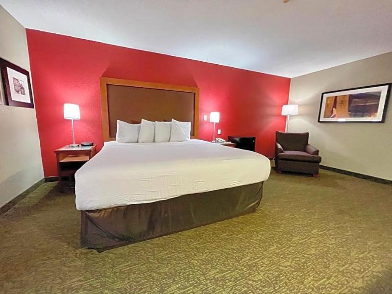 Baymont by Wyndham Fort Wayne Northwest image