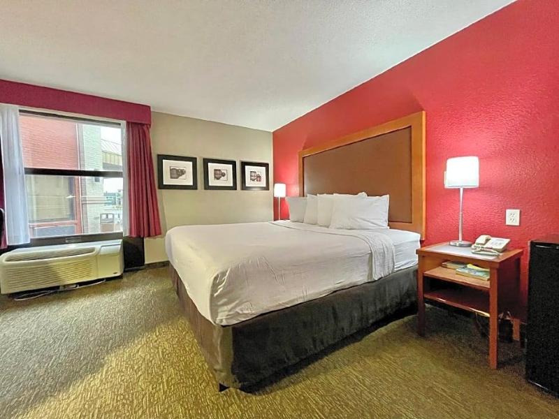 Baymont by Wyndham Fort Wayne Northwest image
