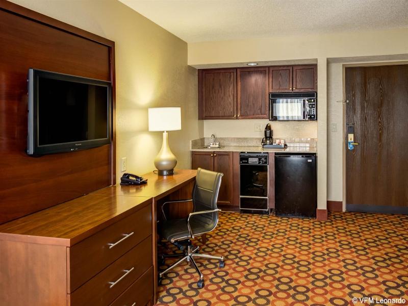 Charlotte Suites by IHG image