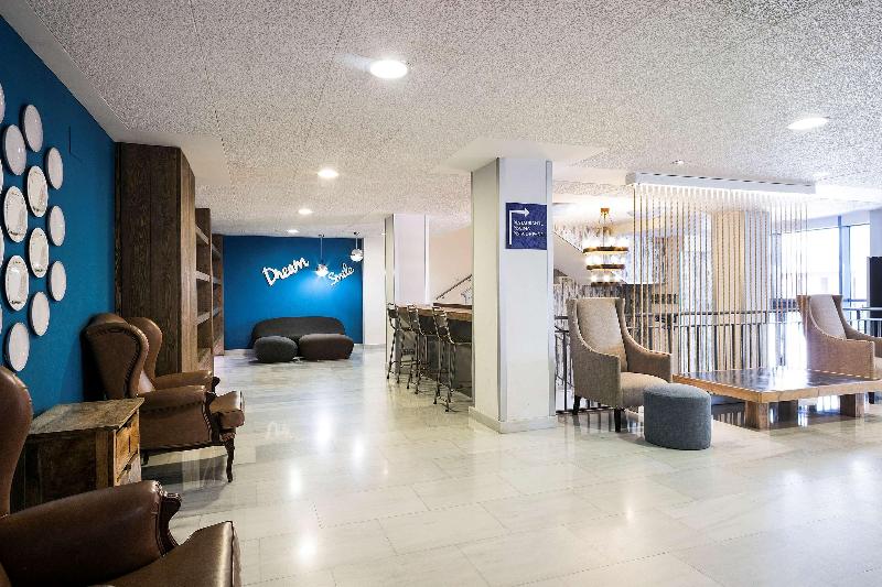 Tryp Madrid Airport Suites